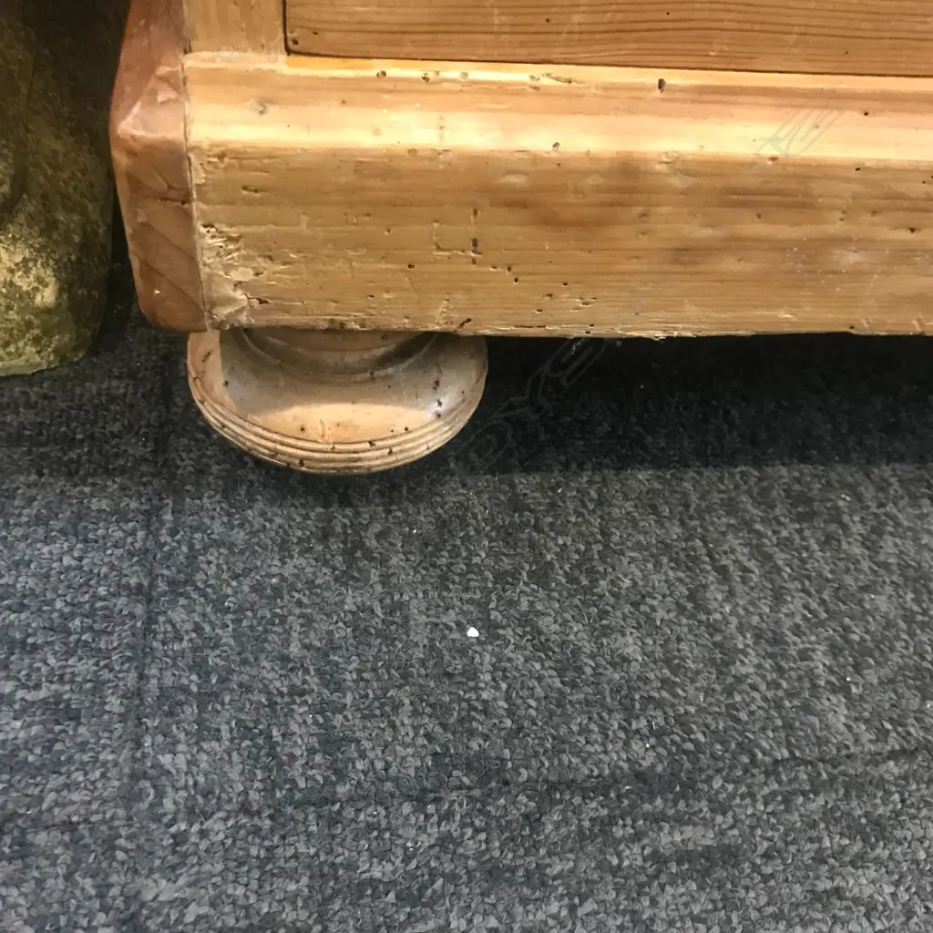 A grandly proportioned, pine multi drawer housekeeper’s chest of twelve drawers, Image 1++