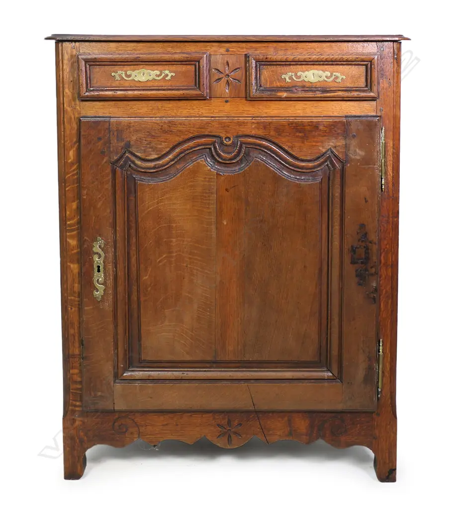 A 19thC French country oak side cupboard, Image 1++