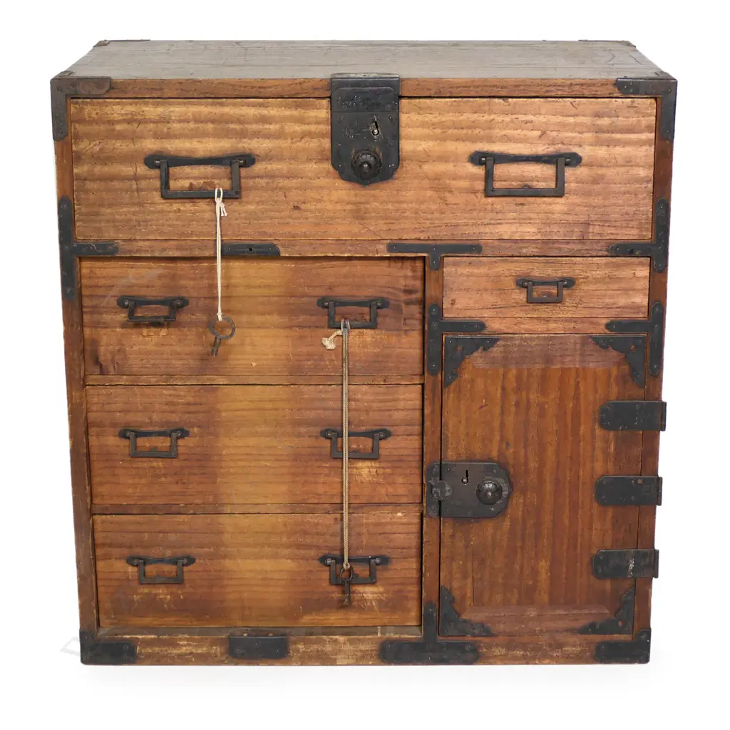 A c.1900 Japanese small tansu chest, Image 1++