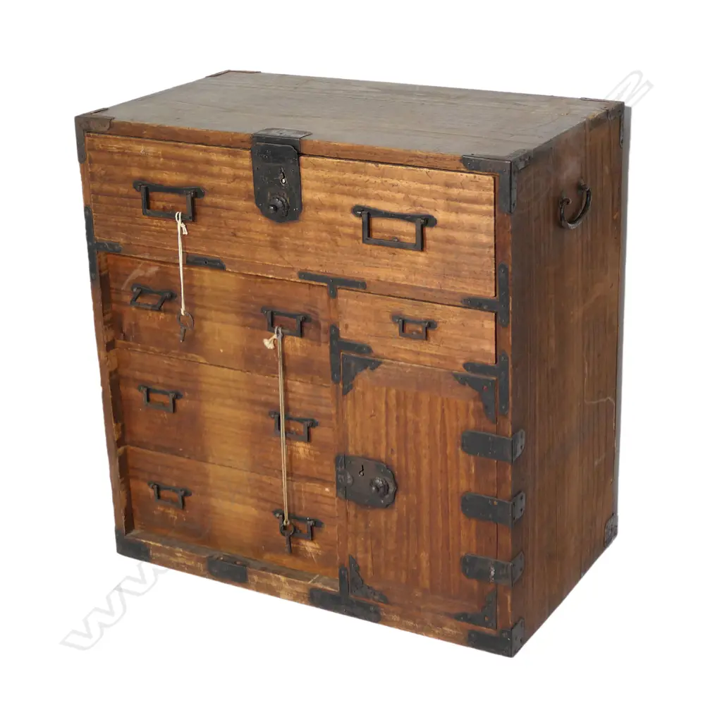 A c.1900 Japanese small tansu chest, Image 1++