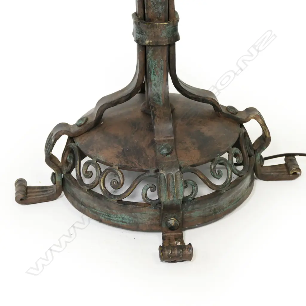 An Arts and Crafts wrought iron telescopic standard lamp, Image 1++