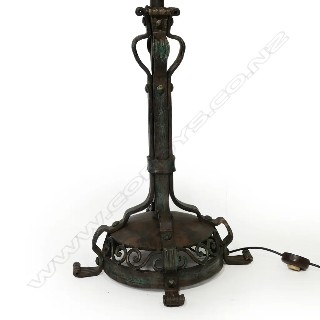 An Arts and Crafts wrought iron telescopic standard lamp, Image 1++