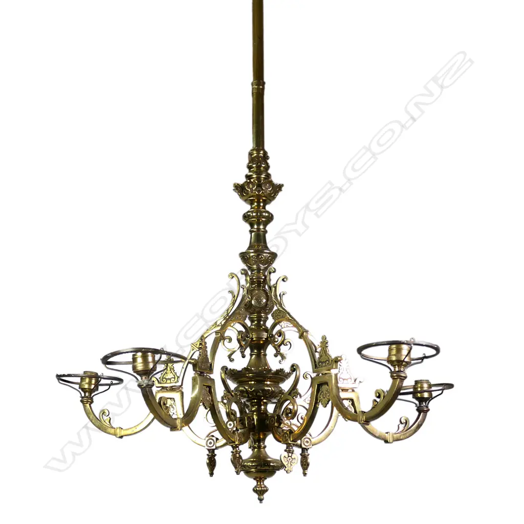 A Victorian brass chandelier, Image 1++