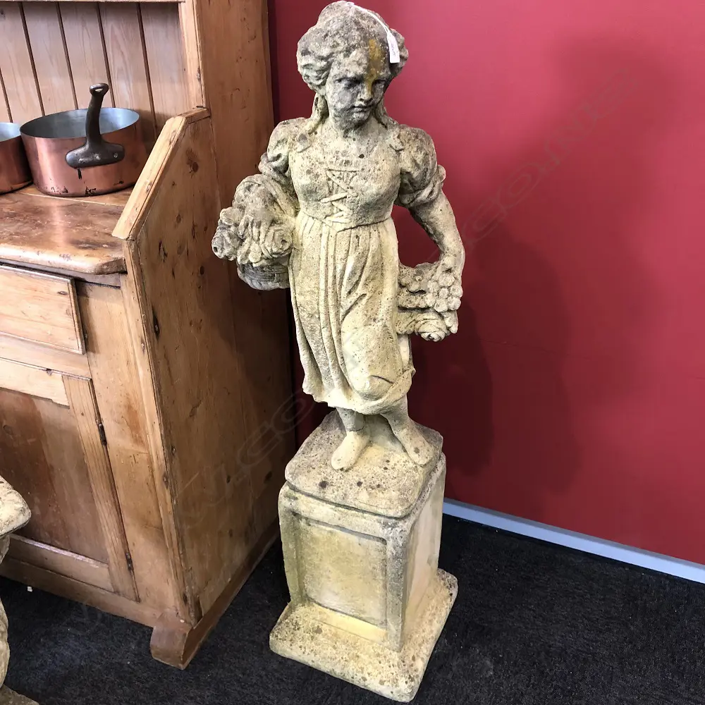 A pair of Church Stone garden statues, Image 1++