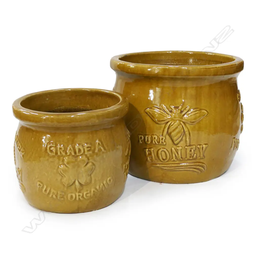 A pair of graduated "Honey Pot" pottery garden pots, Image 1++