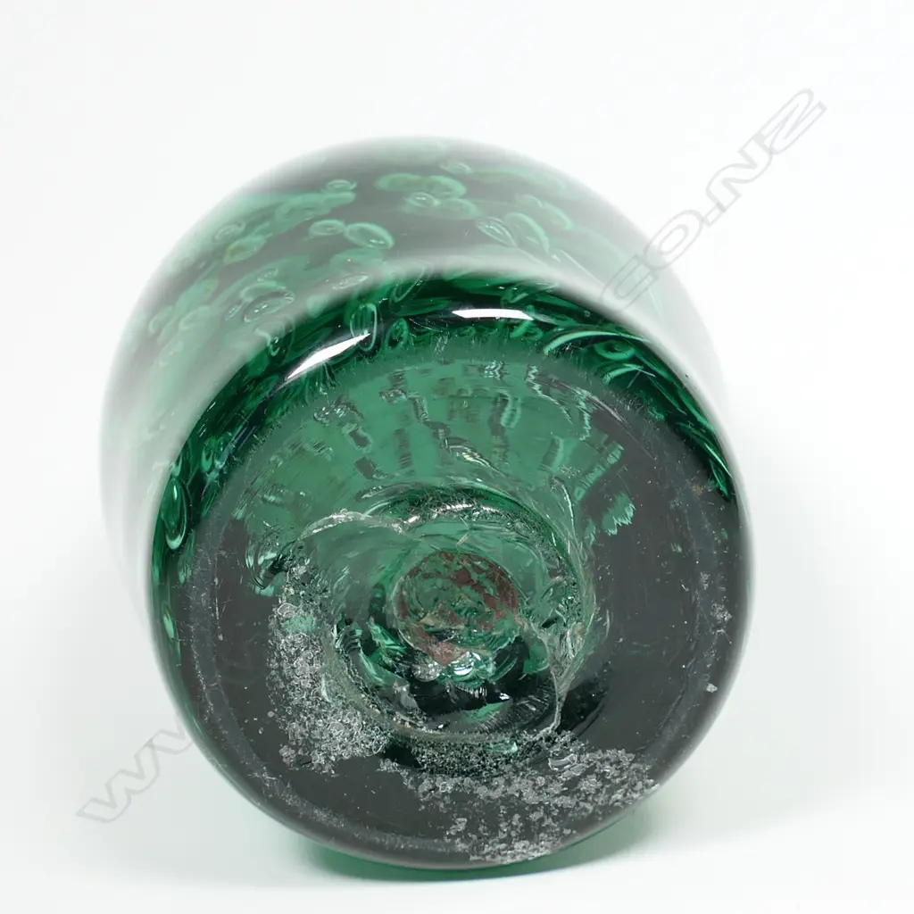 A Victorian green glass 'dump' paperweight, Image 1++