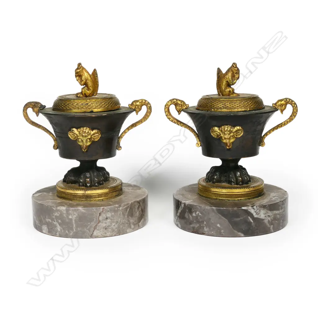 A pair of French Empire small bronze and ormolu censors, Image 1++