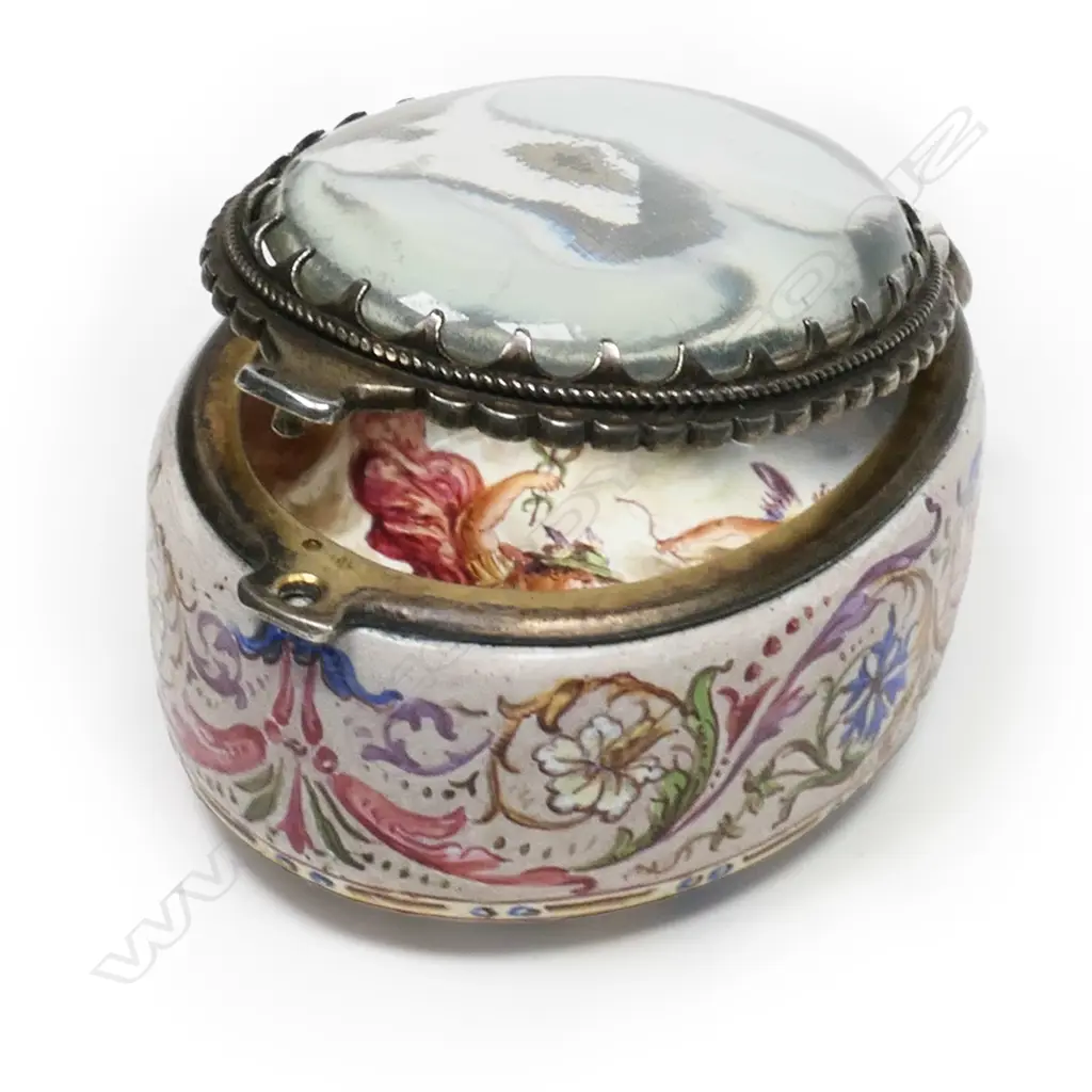 A late 18thC German enamel and rock crystal snuff box, Image 1++
