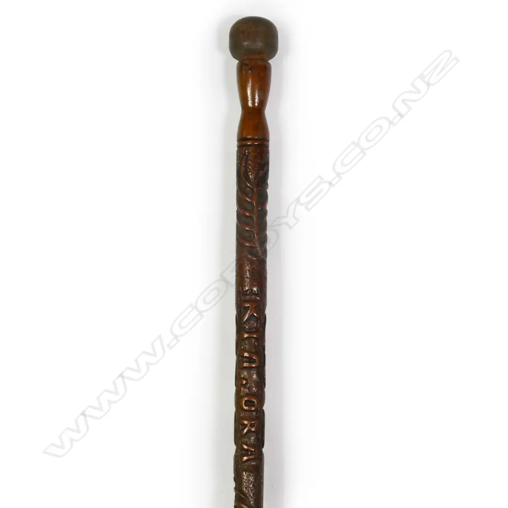 An early 20thC Māori carved walking stick, Image 1++