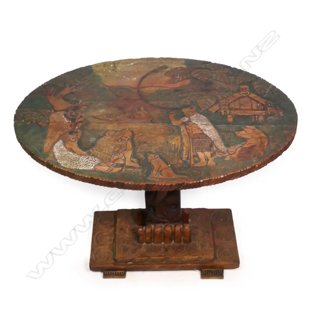 A Jane Brenkley small carved table, Image 1++