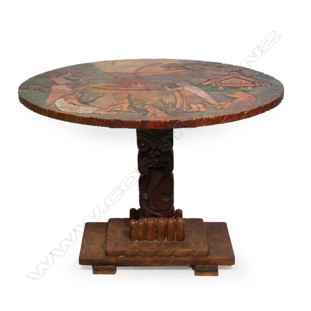 A Jane Brenkley small carved table, Image 1++