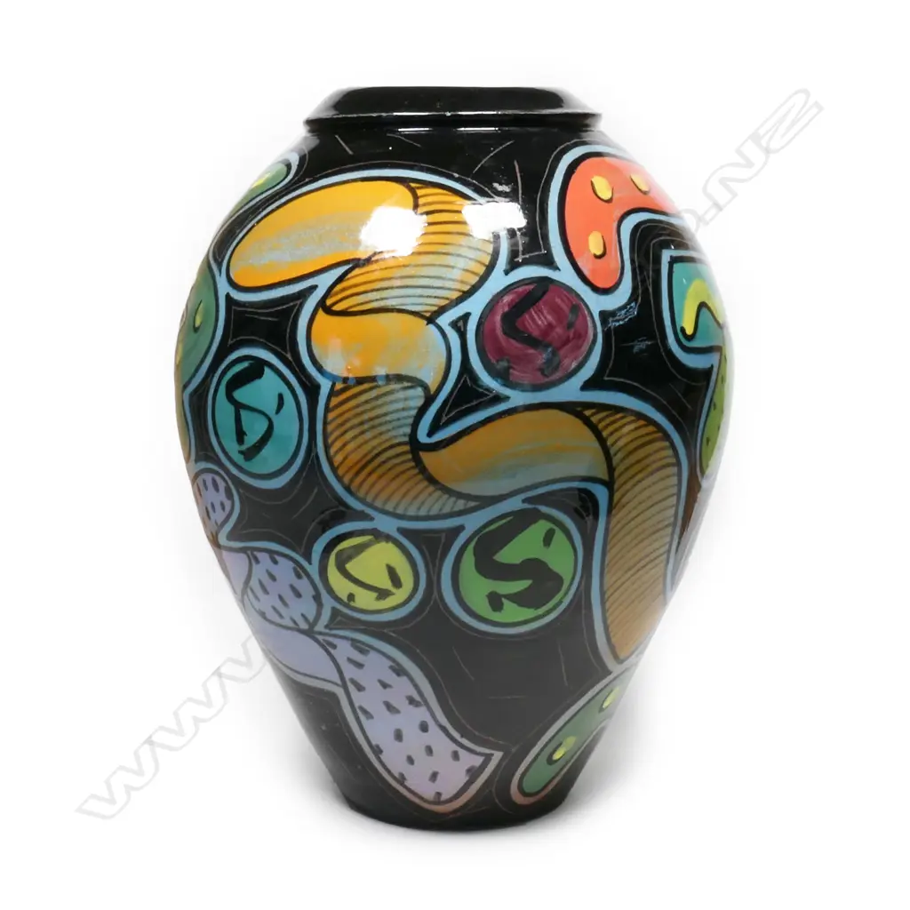 Warren Tippet abstract coloured vase, Image 1++