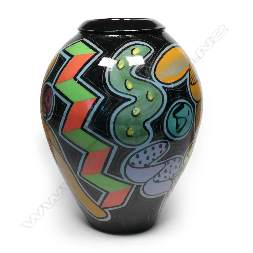 Warren Tippet abstract coloured vase, Image 1++