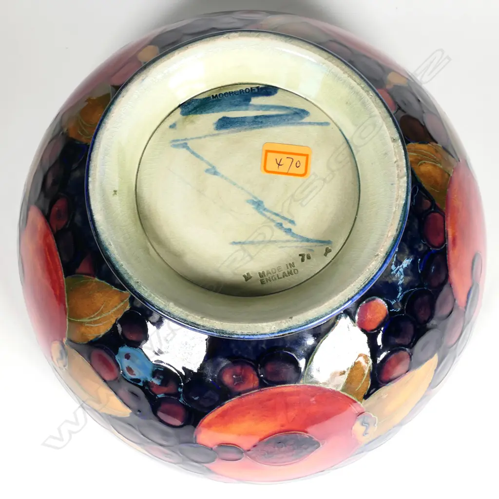 A William Moorcroft pomegranate decorated footed bowl, Image 1++