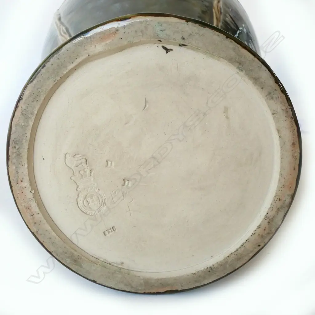 An impressive Royal Doulton Lambeth stoneware Art Nouveau vase, Image 1++