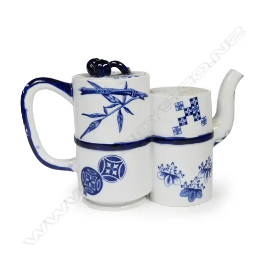 A Victorian Worcester Japonais teapot,