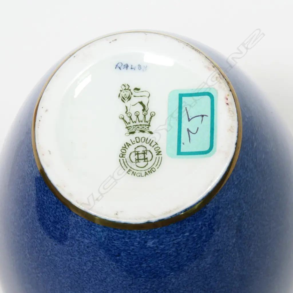 A fine Royal Doulton cabinet vase, Image 1++