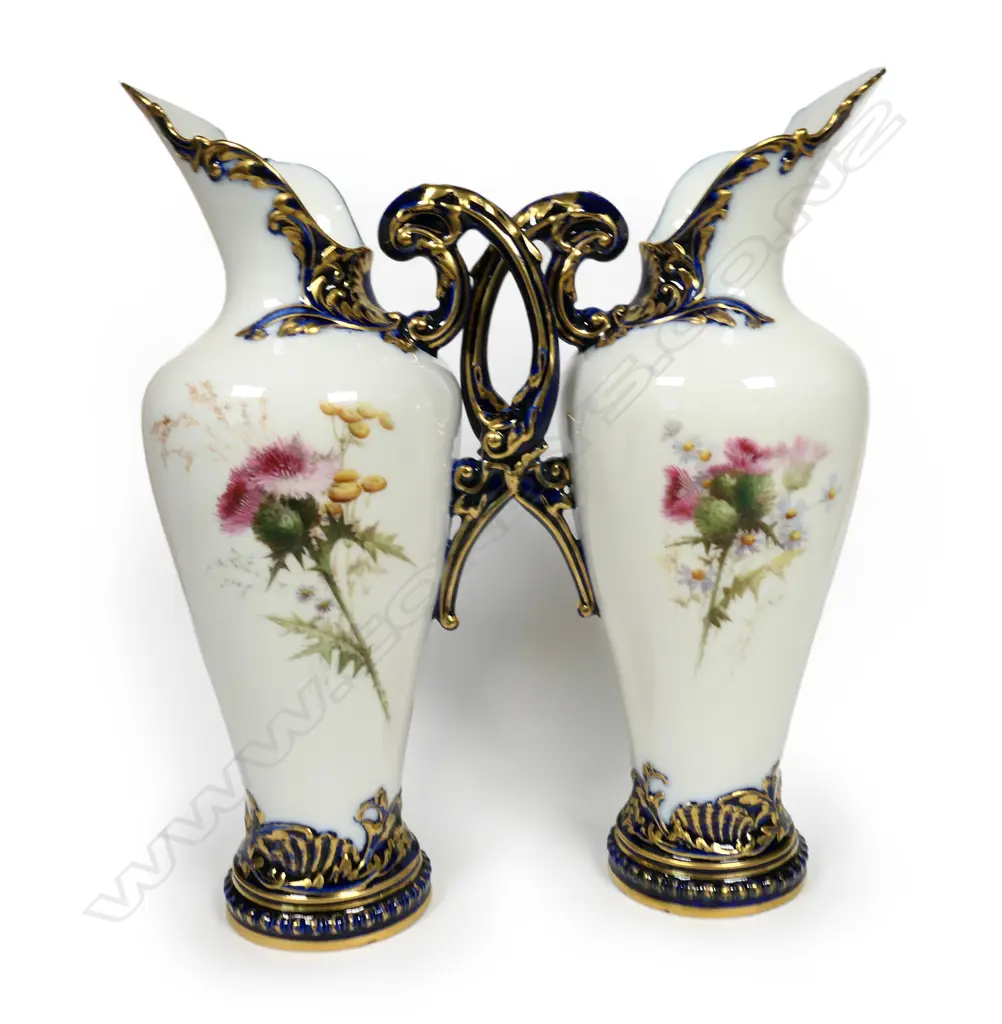A pair of quality Worcester ewers by Edward Raby, Image 1++