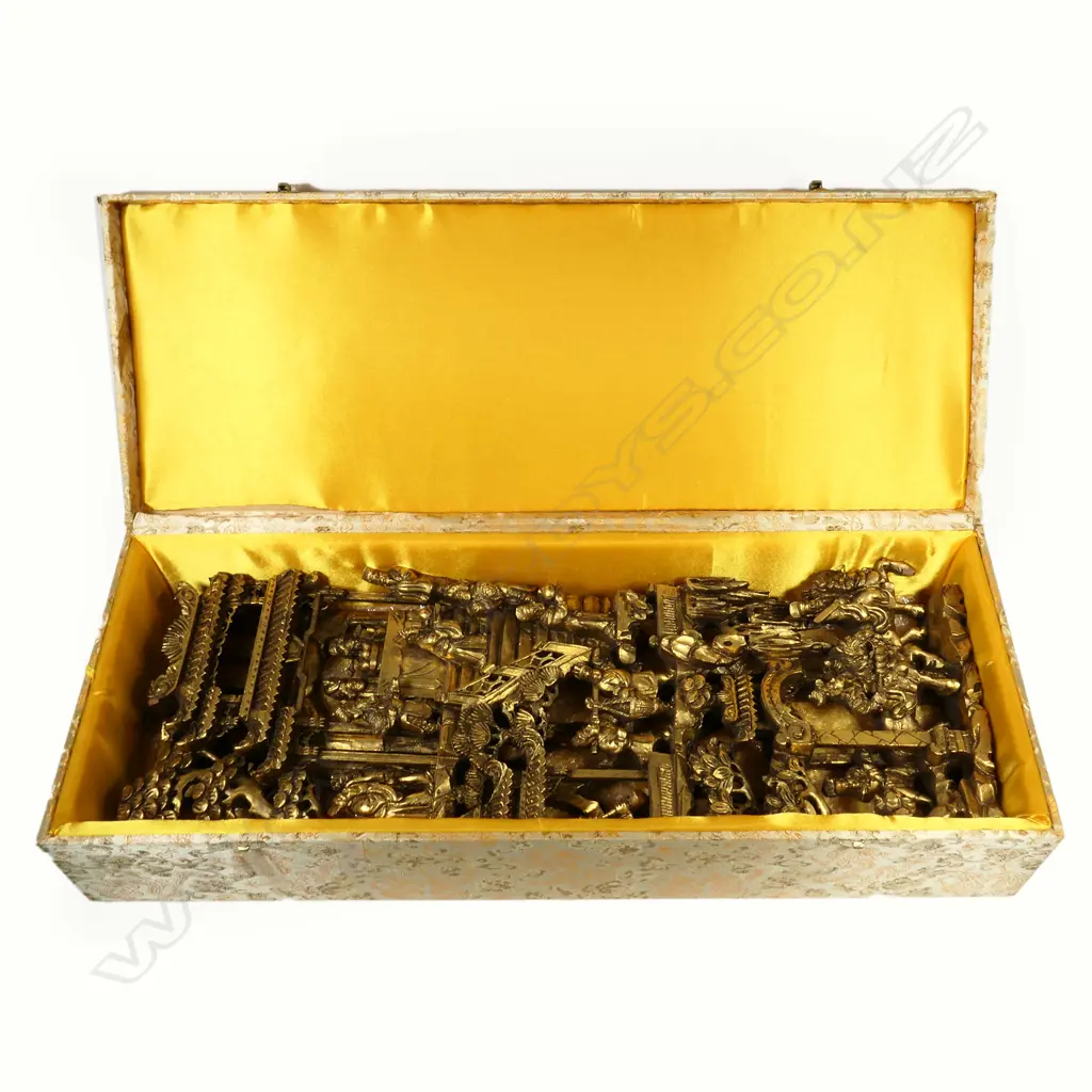 An old carved Chinese giltwood panel, Image 1++
