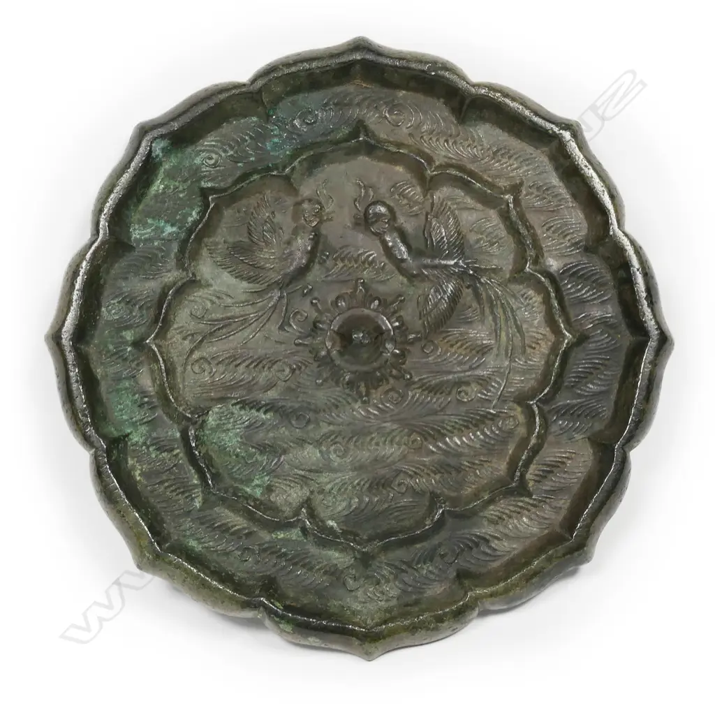 An old Chinese bronze mirror, Image 1++