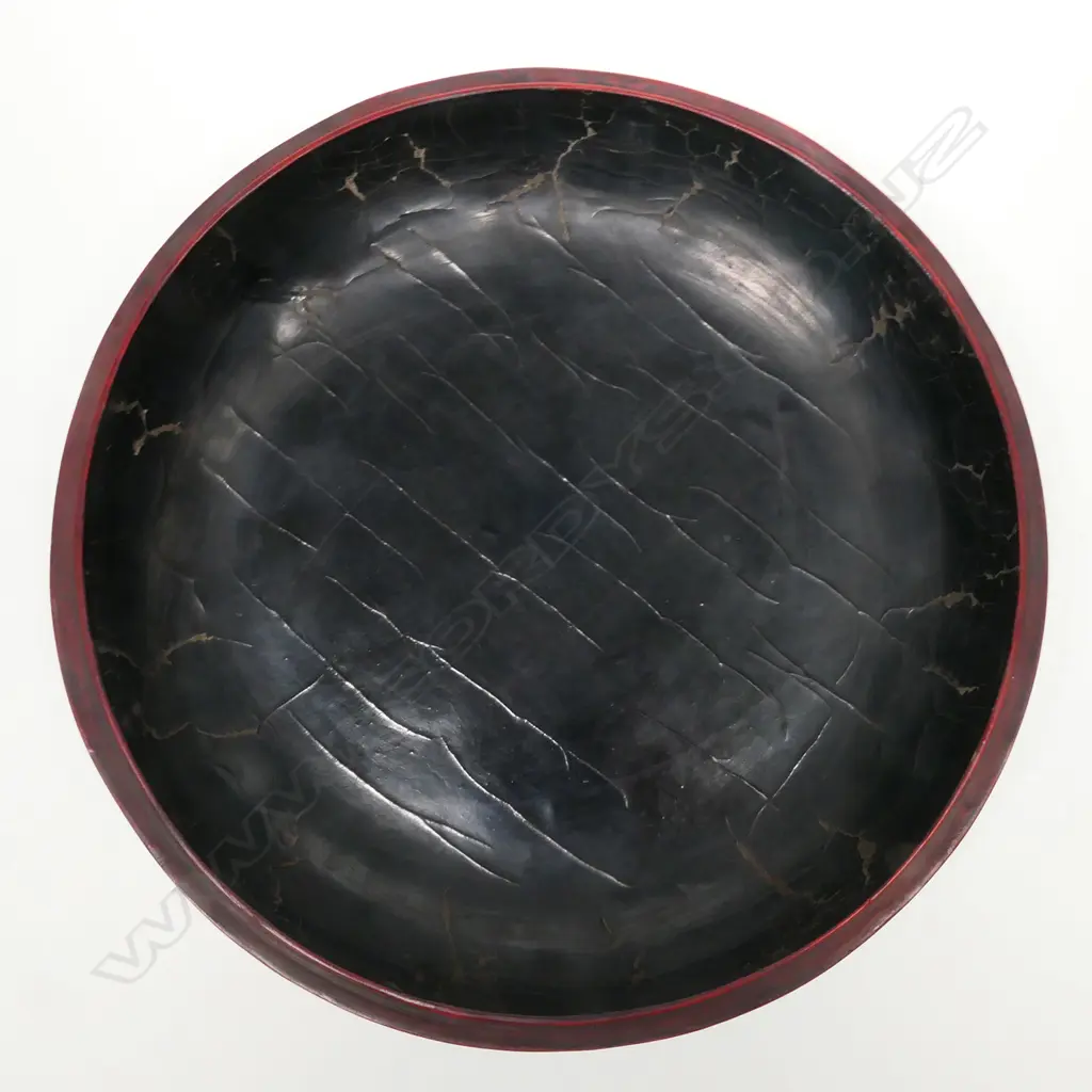 A cinnabar lacquer box, of squat circular shape, Image 1++