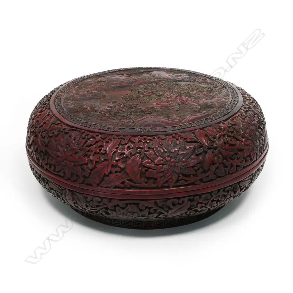 A cinnabar lacquer box, of squat circular shape, Image 1++