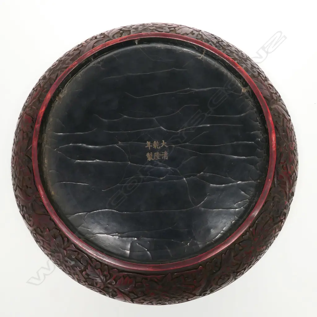 A cinnabar lacquer box, of squat circular shape, Image 1++