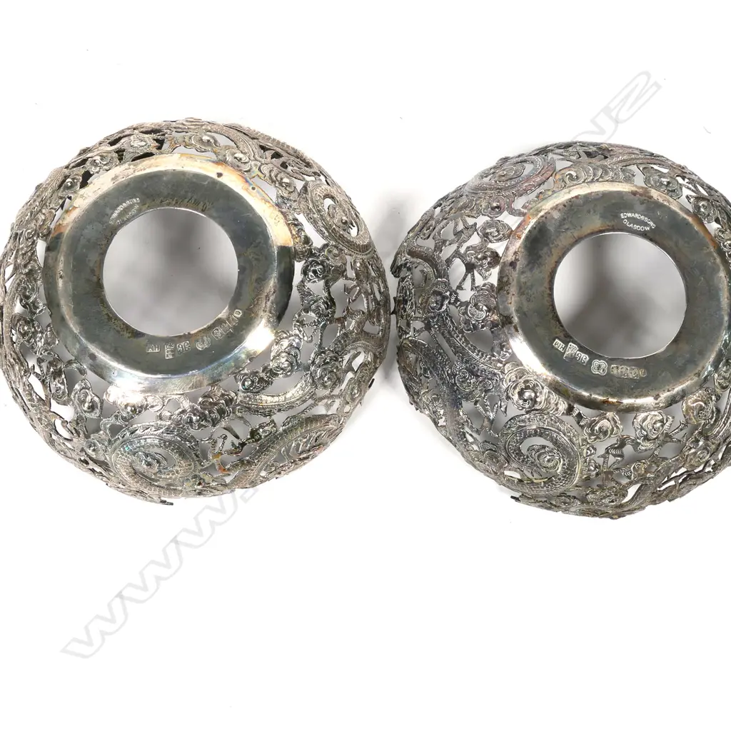 A pair of Chinese silver bowl frames, Image 1++