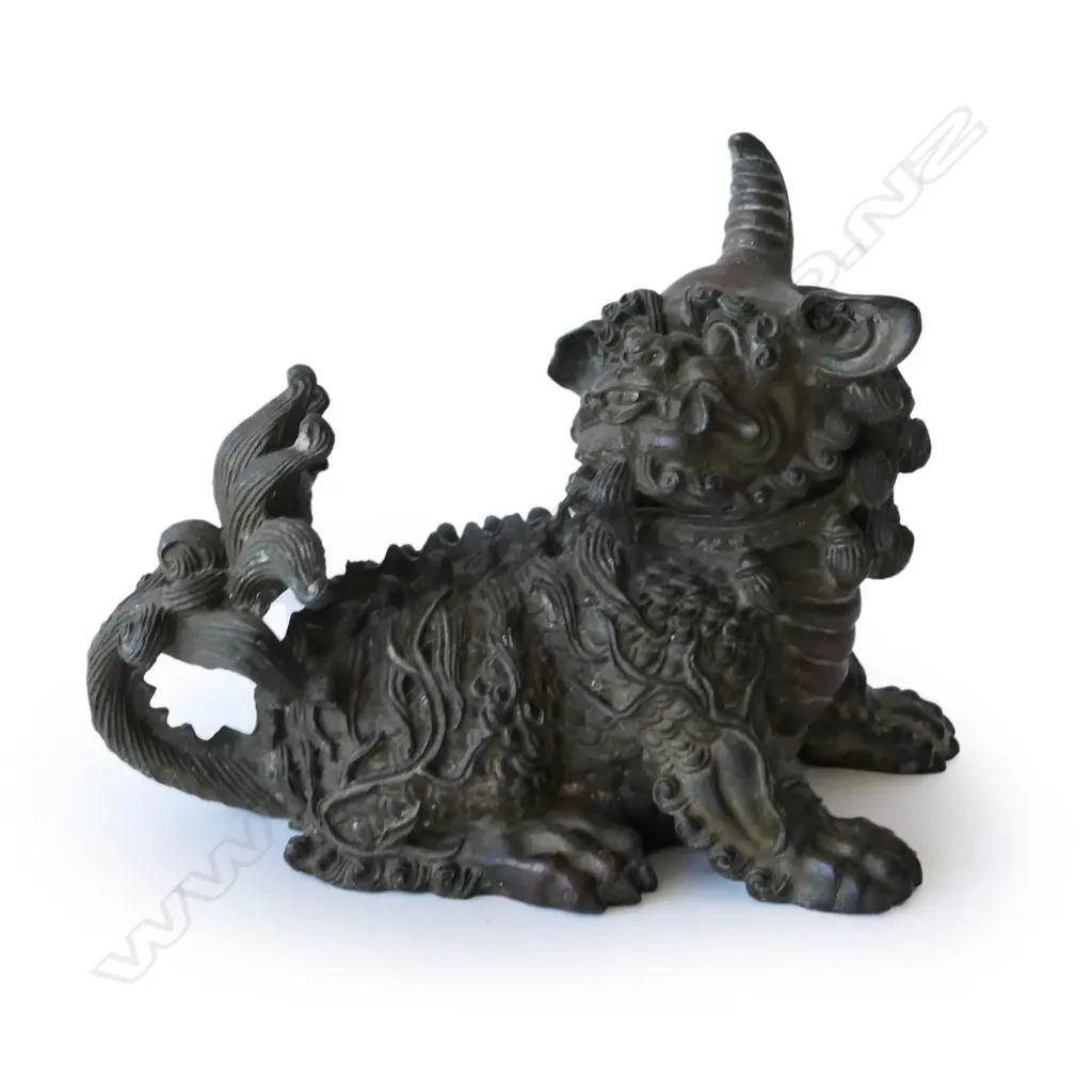 A small Chinese bronze foo dog, Image 1++