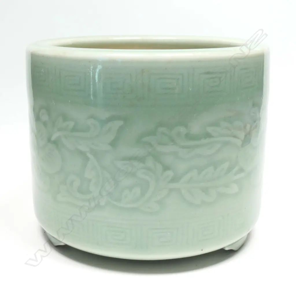 A Chinese celadon incense pot, Image 1++
