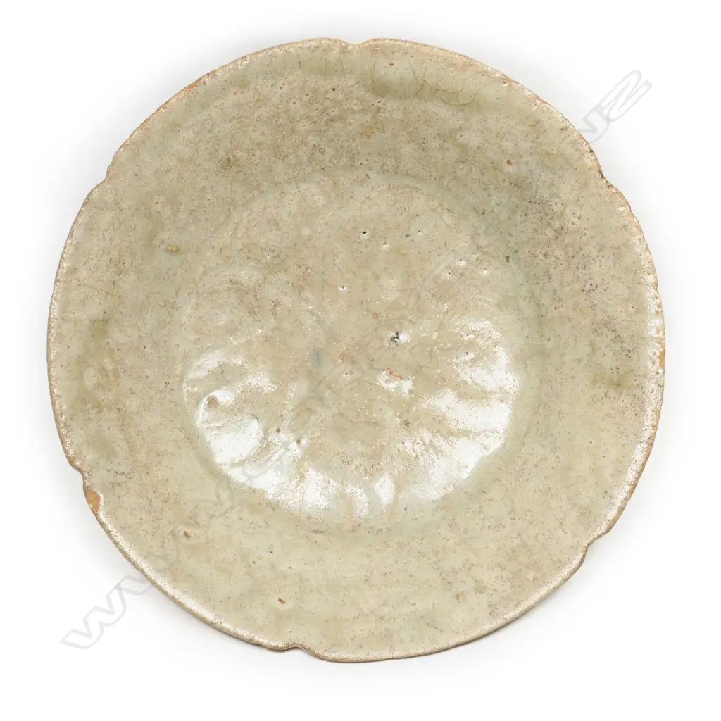 An old Chinese small celadon dish, Image 1++