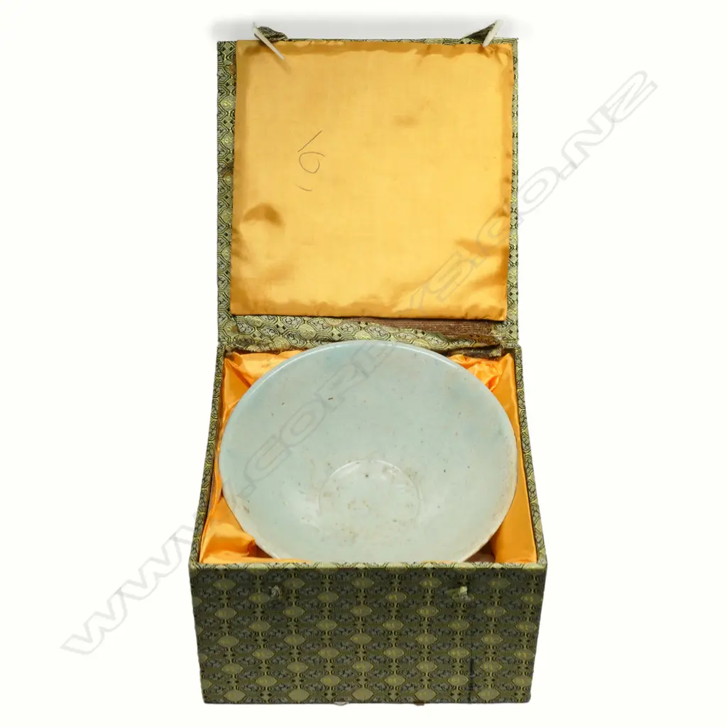 An old Chinese bowl Image 1++