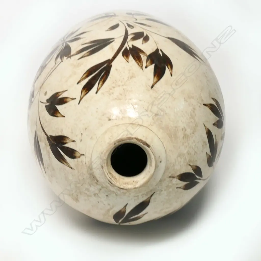 A Chinese meiping vase, Image 1++