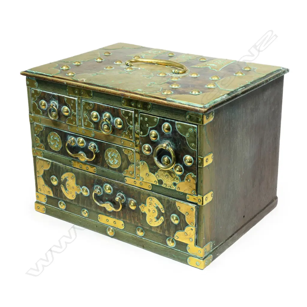 A small Japanese wood precious objects chest, Image 1++