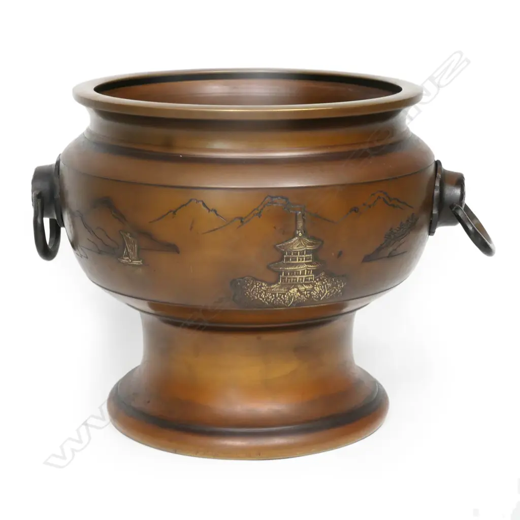 A quality Japanese Taisho period bronze hibachi, Image 1++