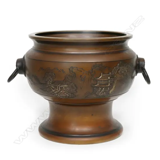 A quality Japanese Taisho period bronze hibachi,