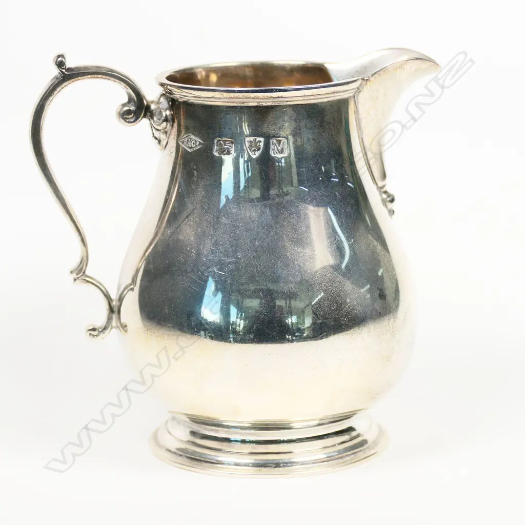 A silver cream jug with a rare assay mark, Image 1++