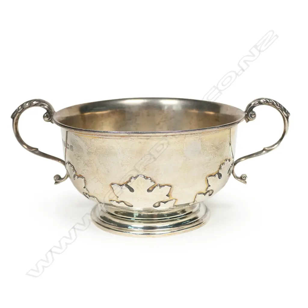 A silver porringer style bowl, Image 1++