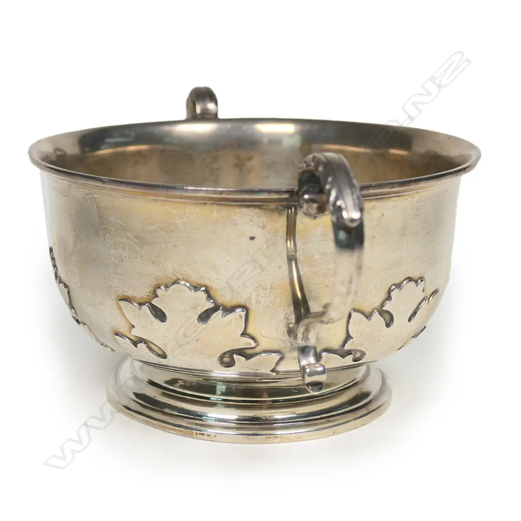 A silver porringer style bowl, Image 1++
