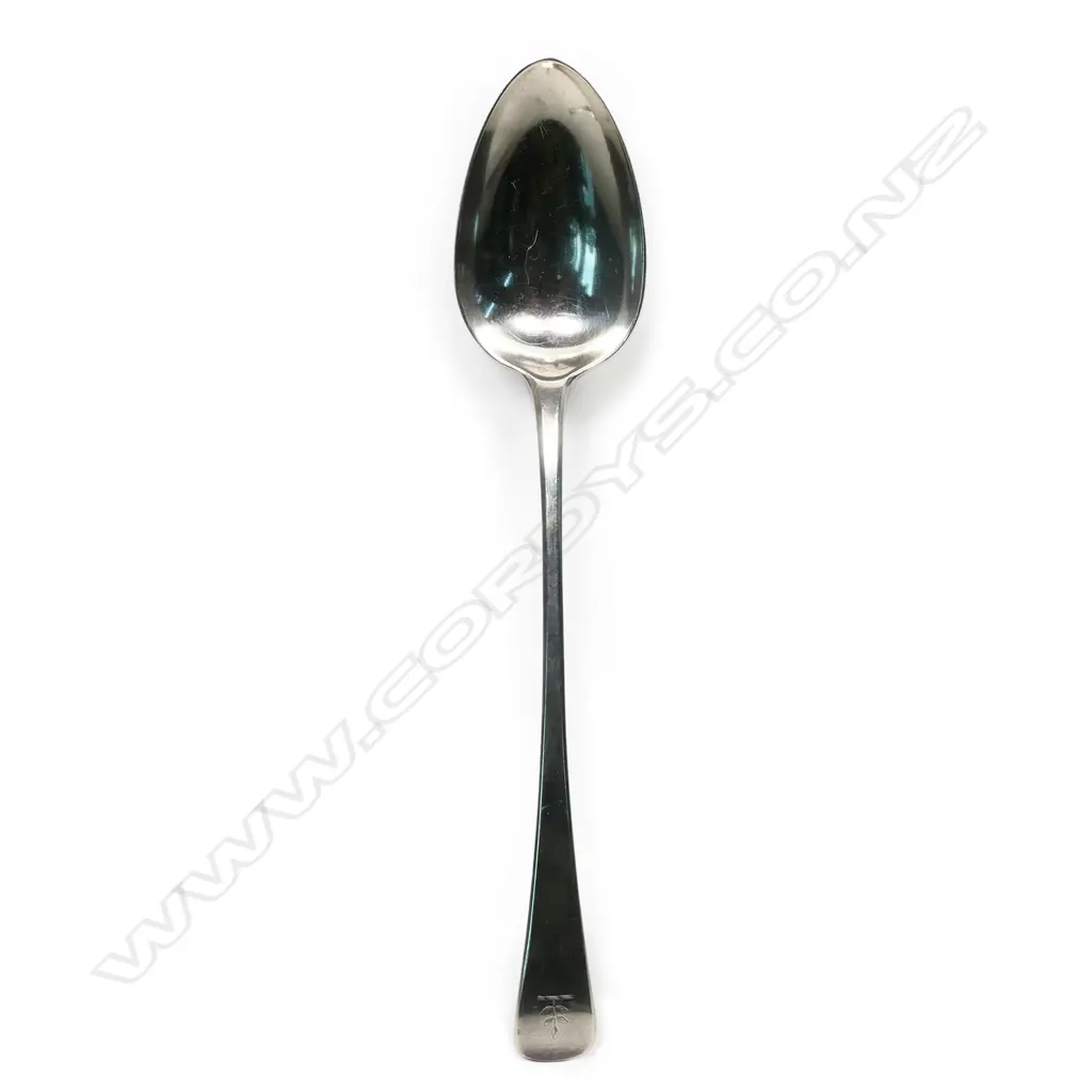 A George III silver pie spoon, Image 1++