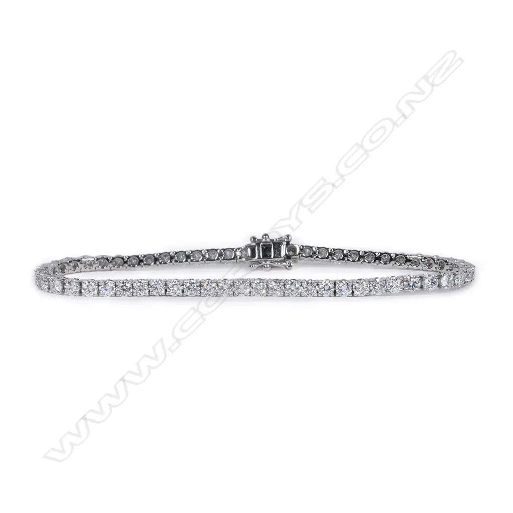 An 18ct white gold and diamond tennis bracelet, Image 1++