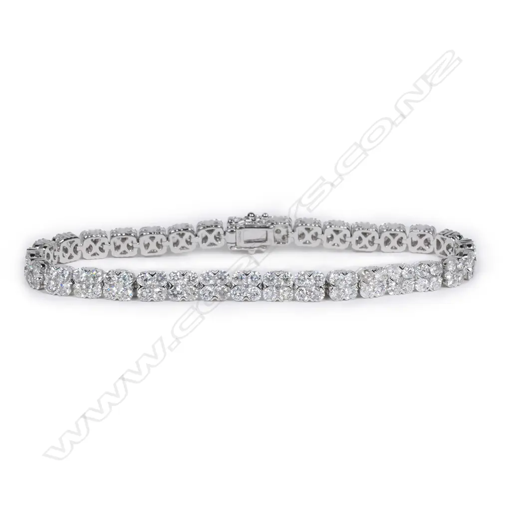 An 18ct white gold and diamond tennis bracelet, Image 1++