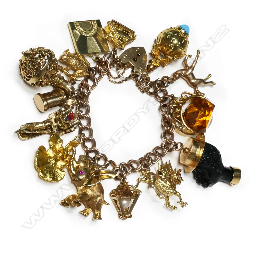 An impressive 9ct yellow gold multi charm bracelet, Image 1++