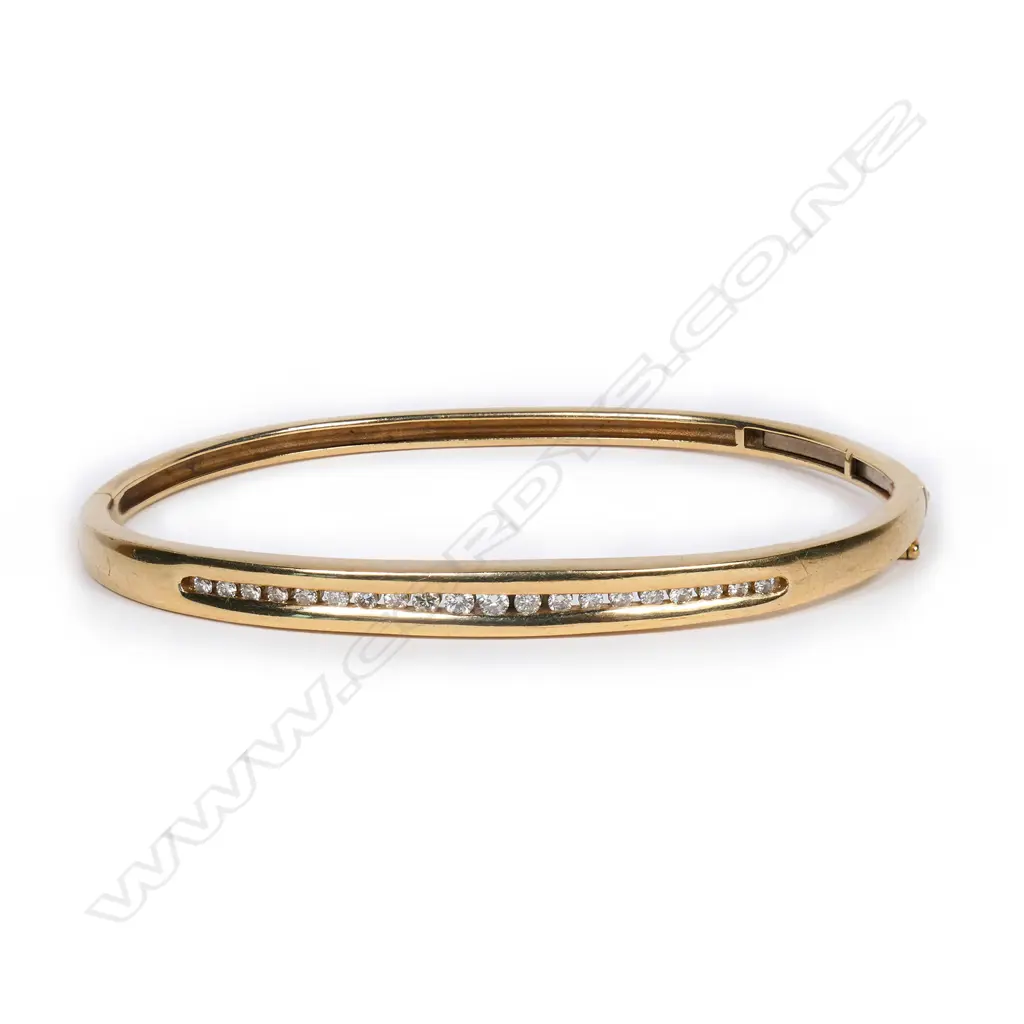A 9ct gold and diamond hinged bangle, Image 1++