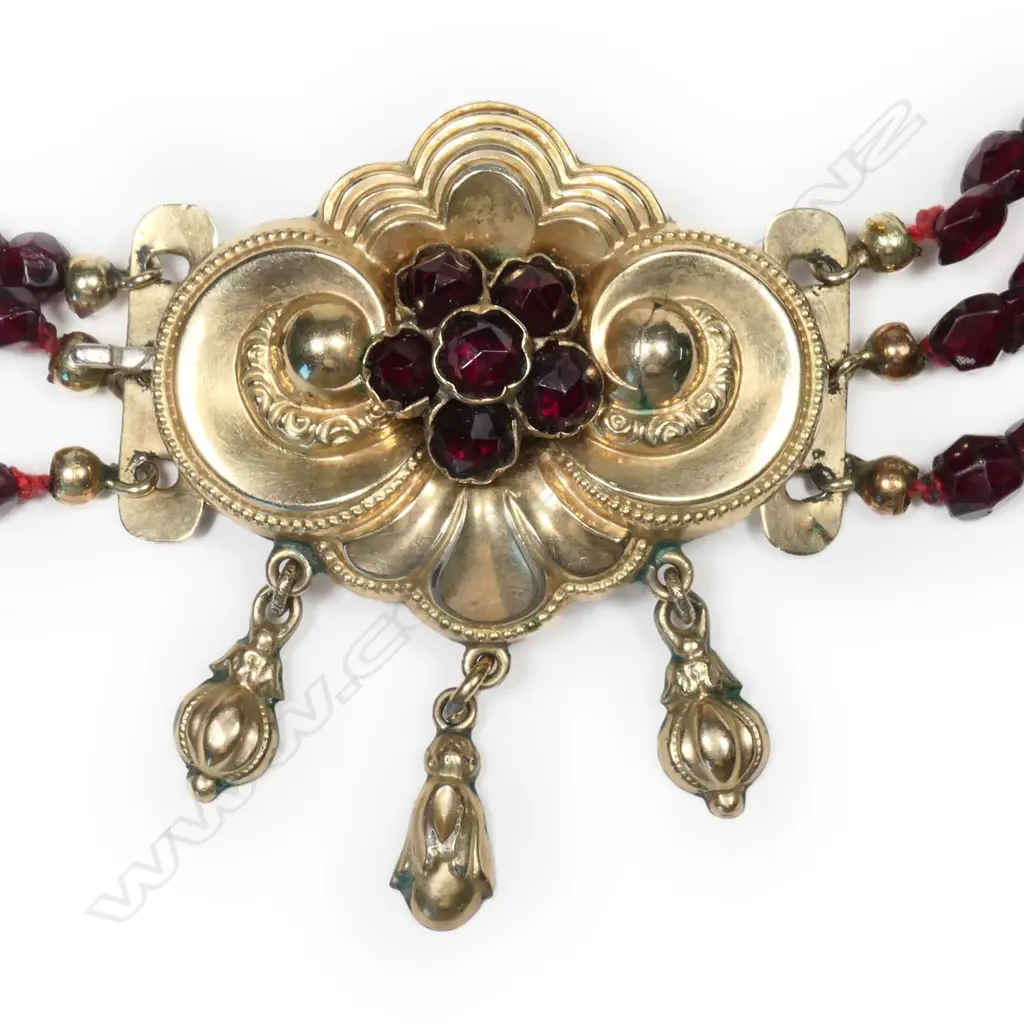 A Victorian Bohemian garnet necklace, Image 1++