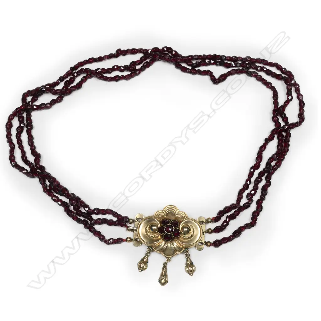 A Victorian Bohemian garnet necklace, Image 1++