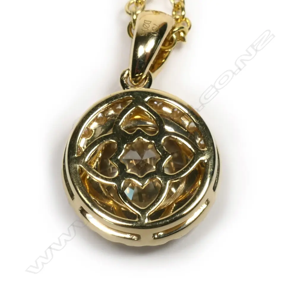 An 18ct gold and diamond pendant and chain, Image 1++