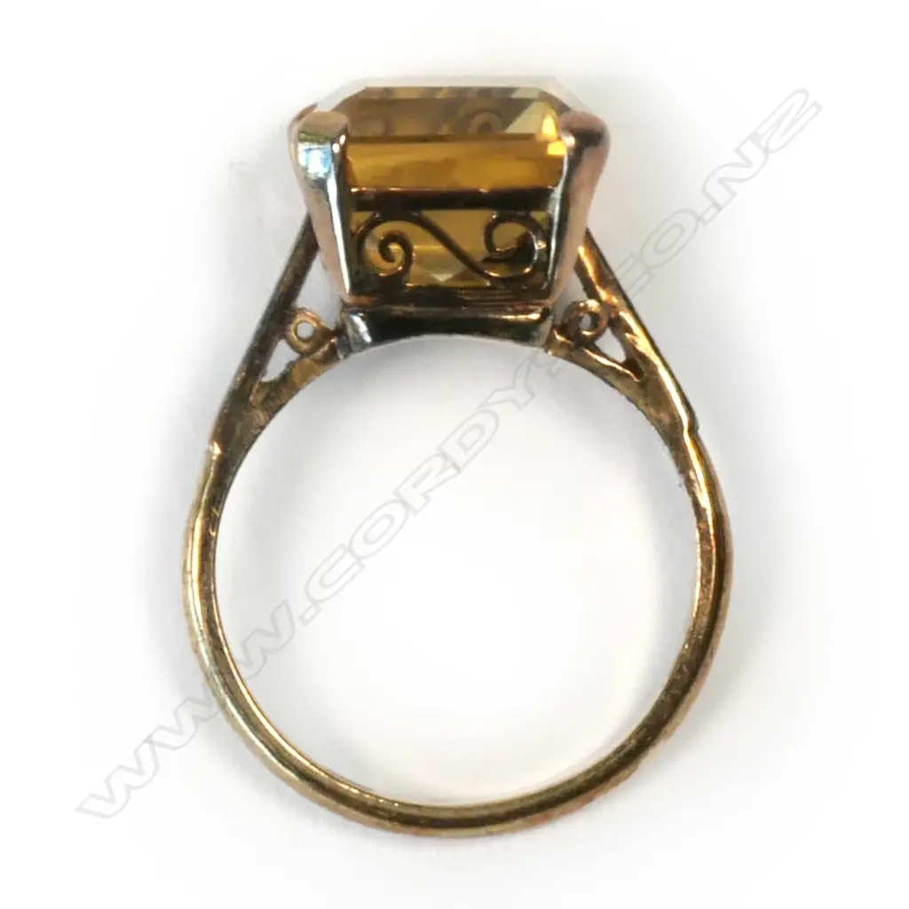 A vintage 9ct yellow gold and large citrine dress ring, Image 1++