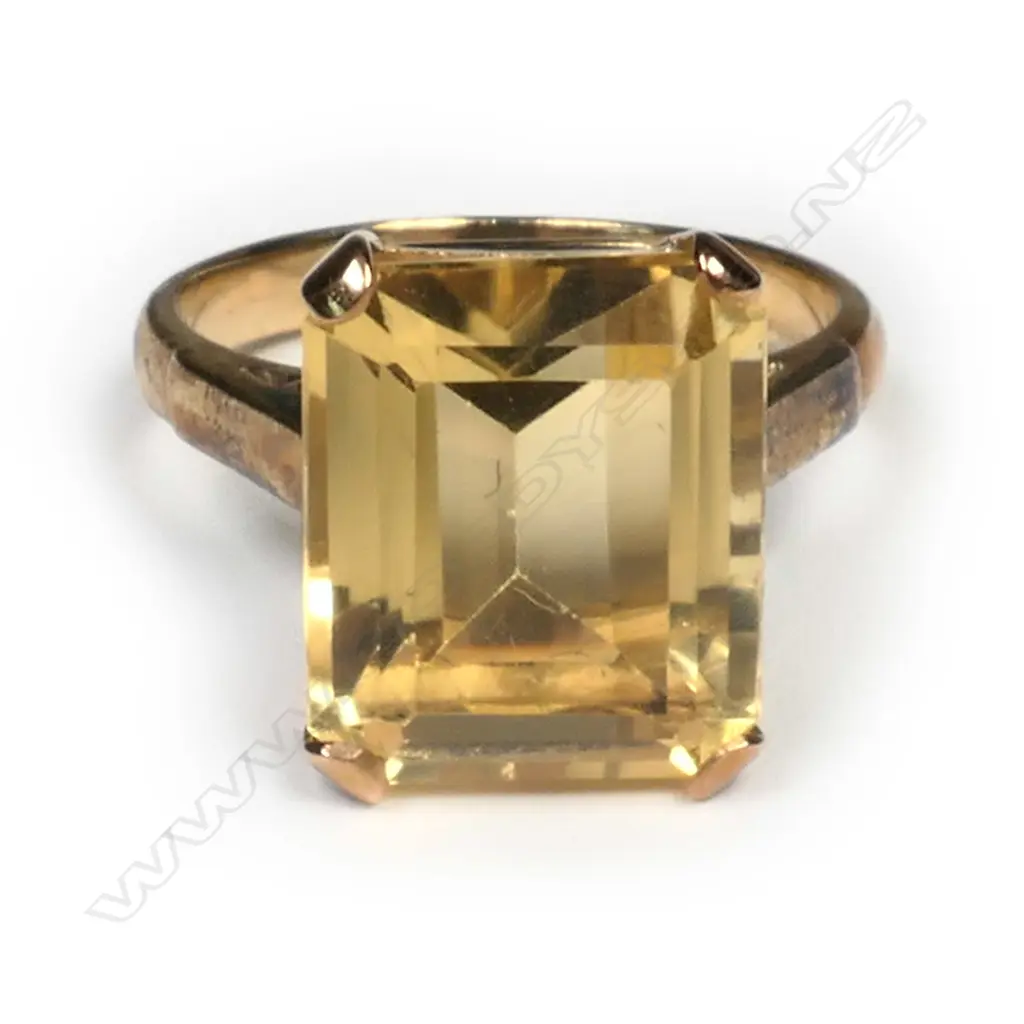 A vintage 9ct yellow gold and large citrine dress ring, Image 1++