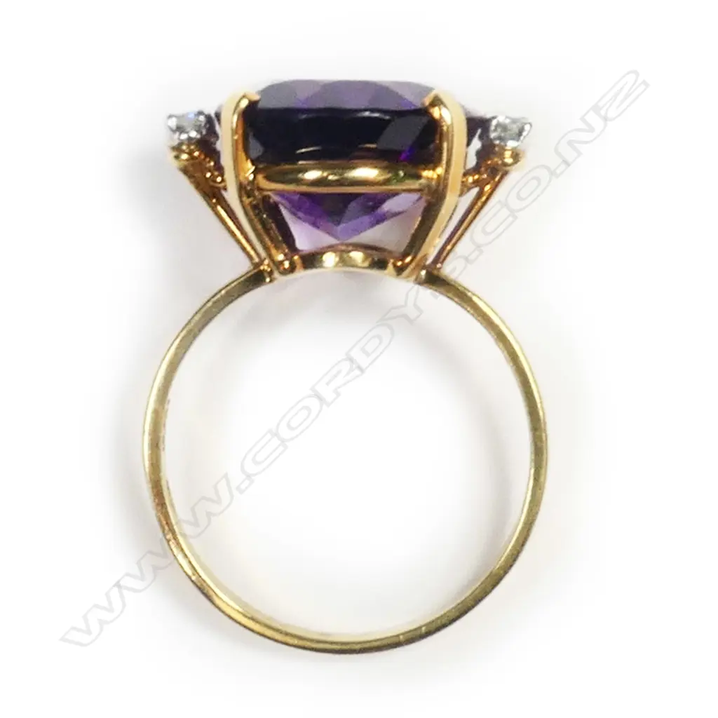 A stylish 18ct yellow gold large amethyst and diamond ring, Image 1++